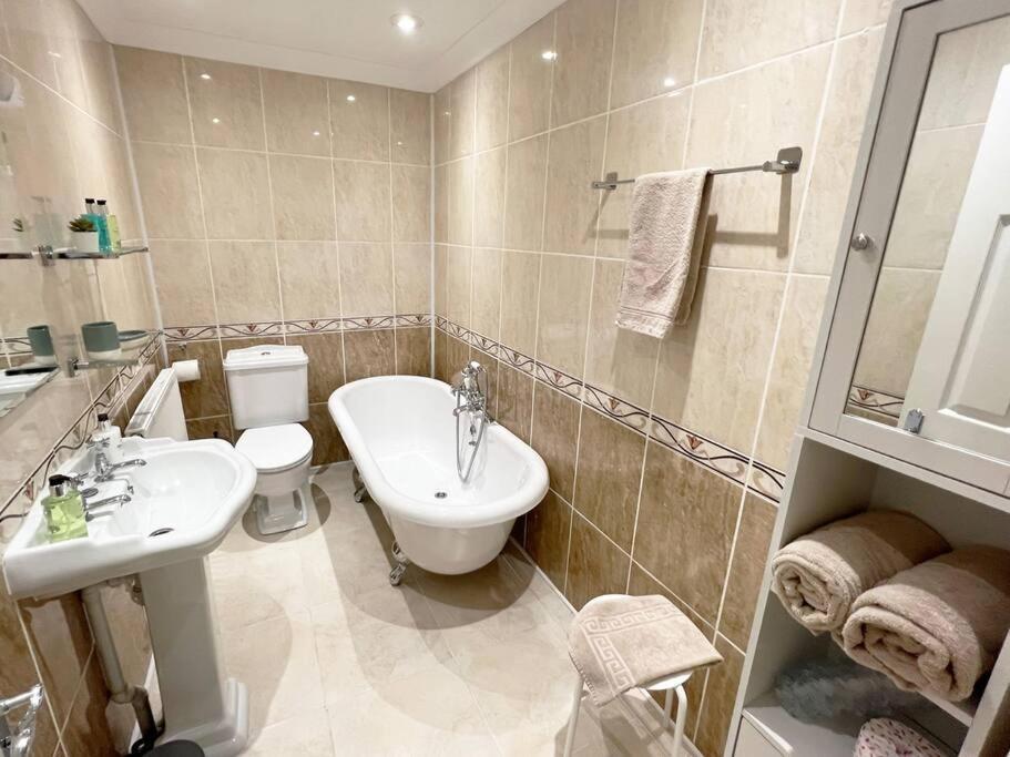 Private Parking, Central Llandudno, King Bed With Ensuite At Clement Lodge Экстерьер фото