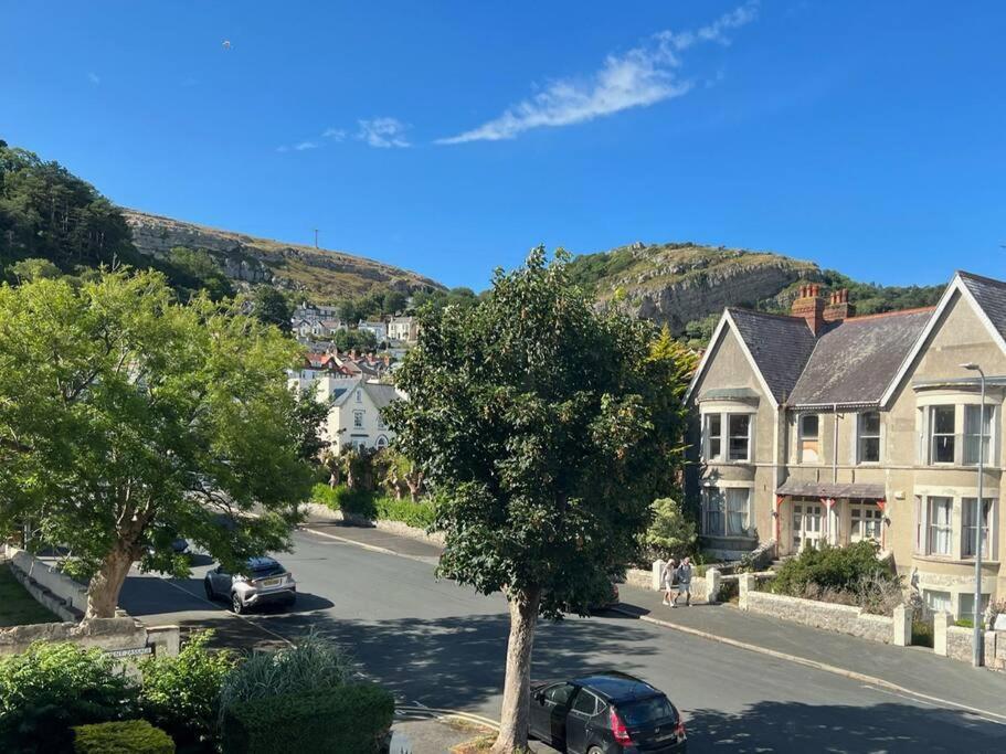 Private Parking, Central Llandudno, King Bed With Ensuite At Clement Lodge Экстерьер фото