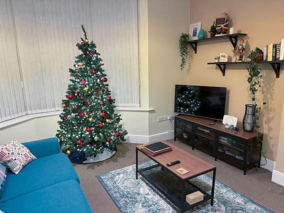 Private Parking, Central Llandudno, King Bed With Ensuite At Clement Lodge Экстерьер фото
