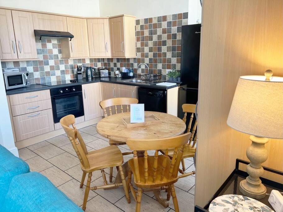 Private Parking, Central Llandudno, King Bed With Ensuite At Clement Lodge Экстерьер фото