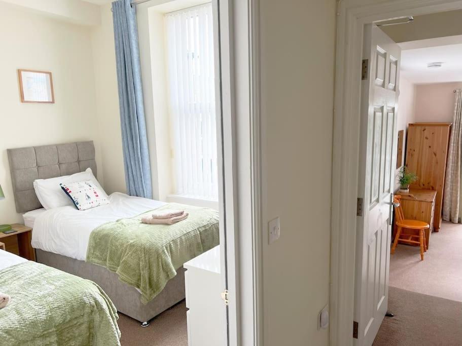 Private Parking, Central Llandudno, King Bed With Ensuite At Clement Lodge Экстерьер фото