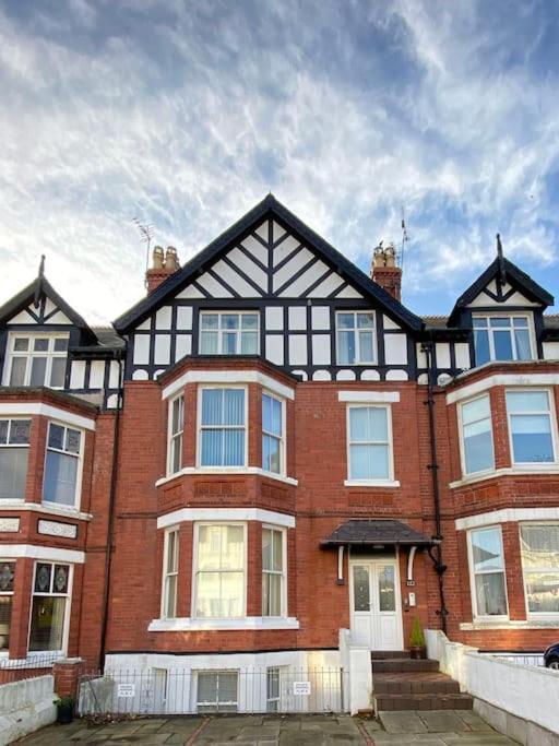 Private Parking, Central Llandudno, King Bed With Ensuite At Clement Lodge Экстерьер фото